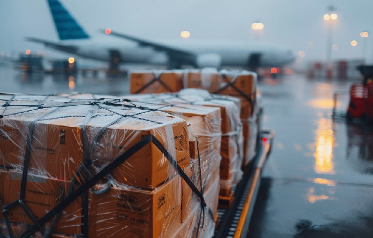 Ekspedisi Udara Surabaya Makassar Solusi Pengiriman Cepat